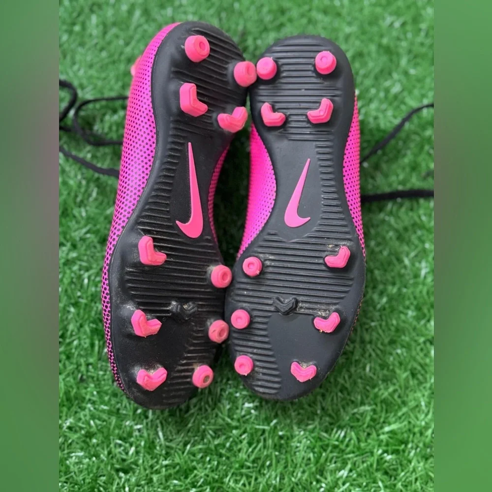 Nike‎ Kids Pink and Black Cleats Size 13C